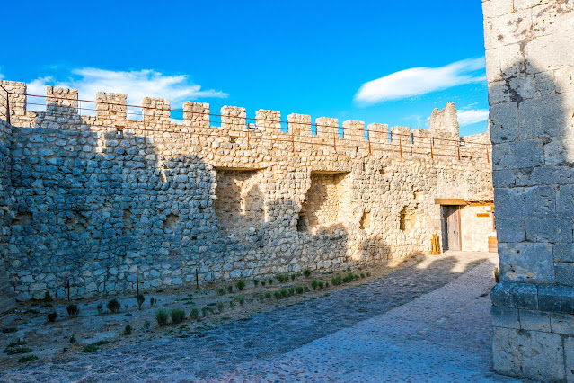 Entrada al recinto del castillo