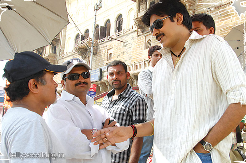 Photos Theenmaar Telugu Movie Working Stills Pawan Kalyan Trisha Kriti movie photos