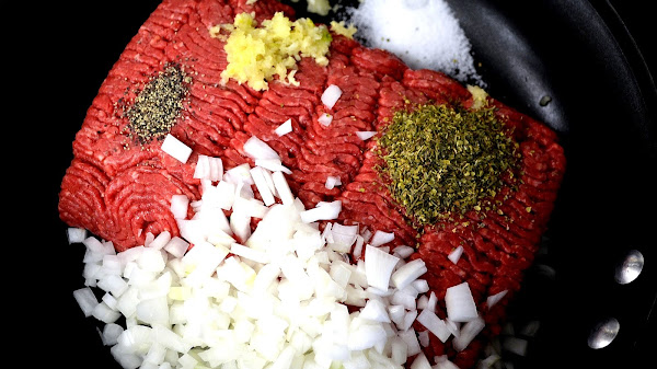 Stuffed Bell Peppers With Rice And Ground Beef