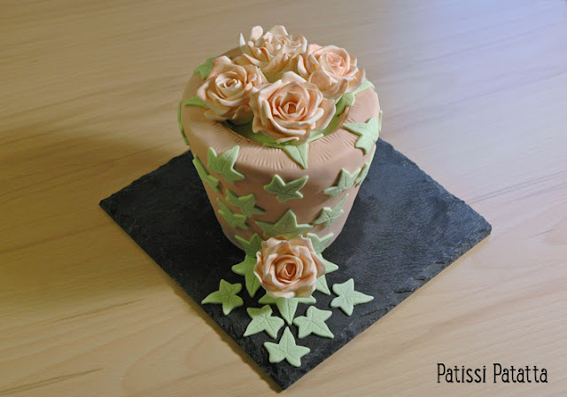 cake design, gâteau 3D, gâteau romantique, pâte à sucre, fondant,  gumpast, roses en pâte à sucre, roses en gumpast, fondant roses, perles, perles en pâte à sucre, gâteau fleuri, gâteau rigolo, gâteau fête des mères, gâteau de fête, gâteau décoré, gâteau magnifique, gâteau original, 