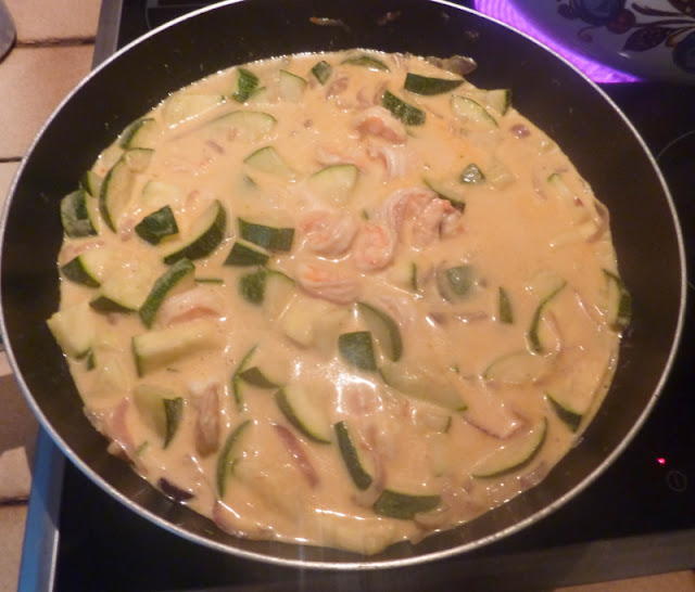 preparation-curry-de-courgettes-scampis-regime-paleo