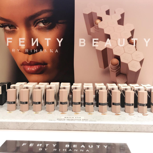  Fenty telah menjadi merek dagang bagi Rihanna