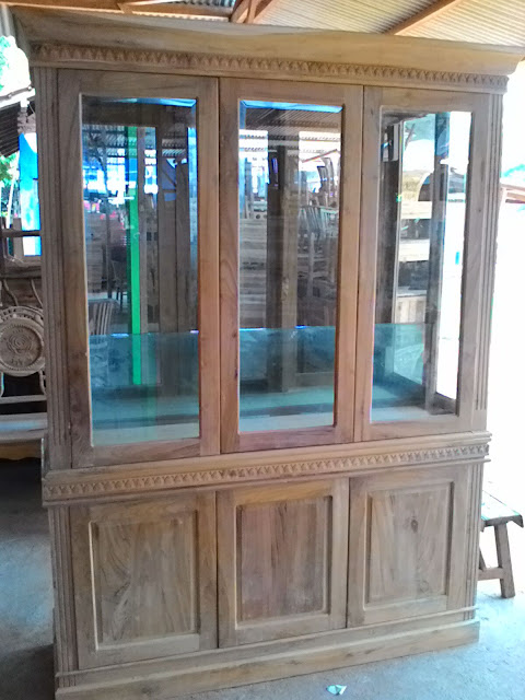 almari pajangan minimalis pintu 3 || jepara || furniture jepara 