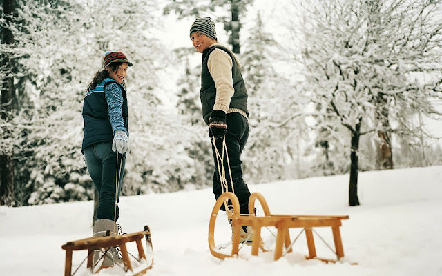 Winter season. HD Wallpapers. couple in fun