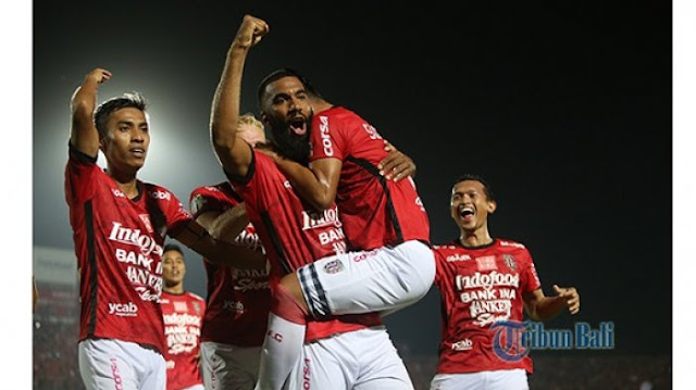 STIKER BALI UNITED 'COMVALIUS' MENGEJAR PUNCAK KLASEMEN LIGA I