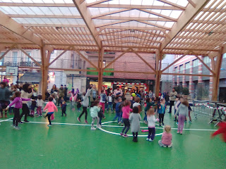 Bailando con Modesto en la fiesta de bienvenida a la primavera. 