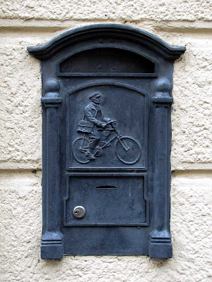 Mailbox with mailmanon a bike, Livorno