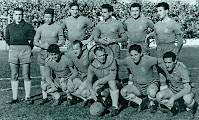 REAL MADRID C. F. - Madrid, España - Temporada 1955-56 - Berasaluce, Manolín, Marquitos, Lesmes II, Muñoz y Rubio; Castaño, Roque Olsen, Di Stéfano, Rial y Gento - CULTURAL LEONESA 0 REAL MADRID 4 (Olsen, Di Stéfano y Rial 2) - 05/02/1956 - Liga de 1ª División, jornada 19 - León, campo de la Puentecilla - El Madrid fue 4º en la Liga, con José Villalonga de entrenador