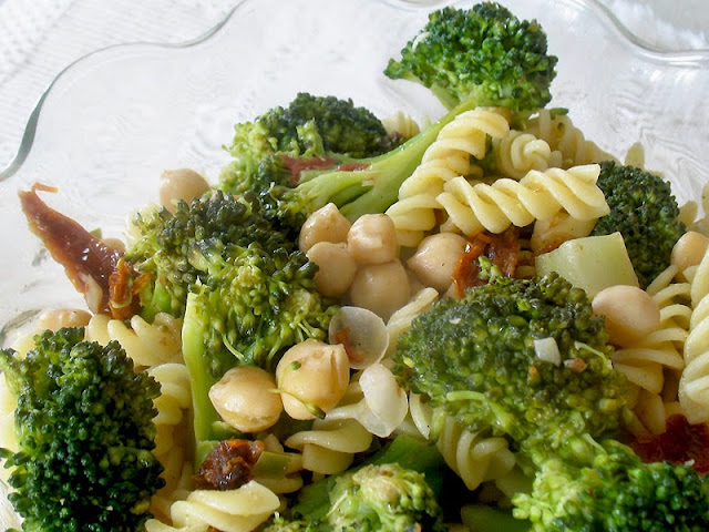 pasta with broccoli and chickpeas