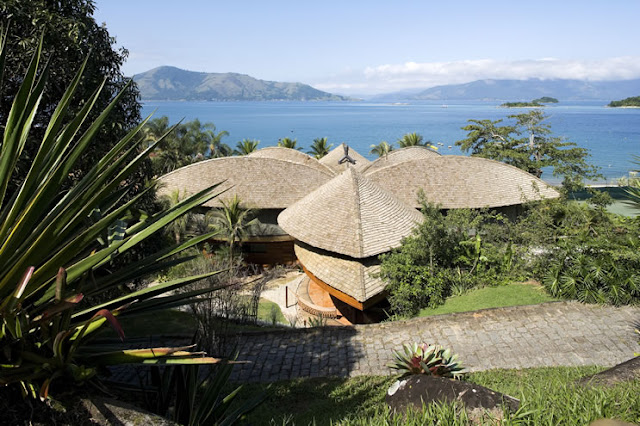 picture of the leaf house as seen from the hill 