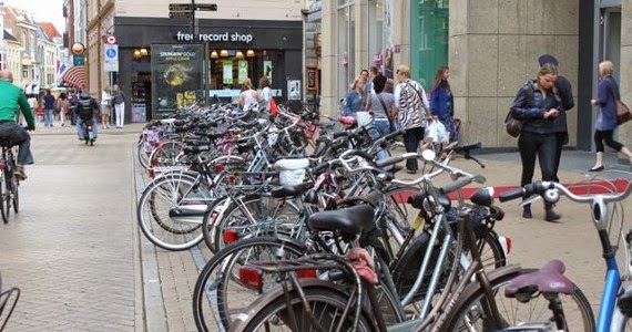 Dónde aparcar la bicicleta en Granada?
