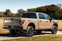 Nissan Titan XD PRO-4X Crew Cab 4x4 (2020) Rear Side