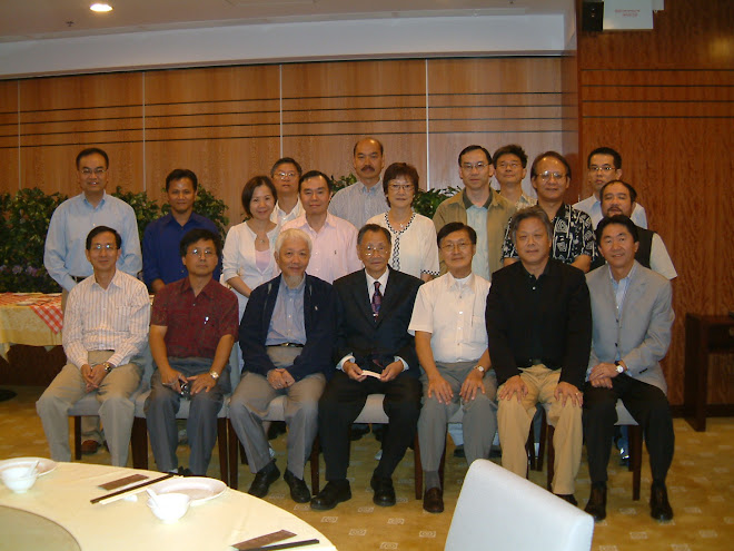 2006/09/23百週年慶籌備會主委金明儒教授抵香港訪問與校友餐會合影