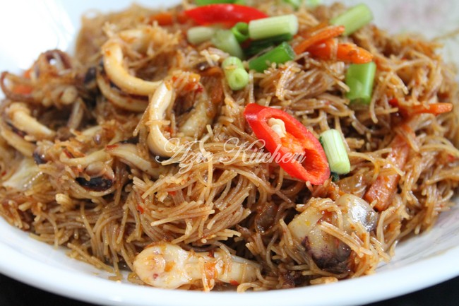 Mee Hoon Goreng Yang Sangatlah Sedap Nyer - Azie Kitchen