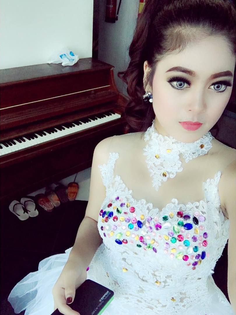 Koleksi Foto Hot Utami Dewi Fortuna 2016 - Penyanyi 