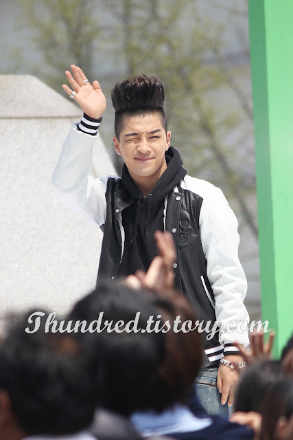 Taeyang at Gwanghwamun