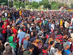 " RIBUAN MASSA UNJUK RASA DI DEPAN GEDUNG GUBERNUR RIAU:
