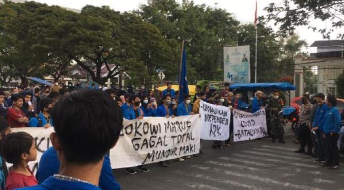 Tuntut Jokowi-Ma'ruf Mundur, Mahasiswa di Makassar  Mulai Turun ke Jalan