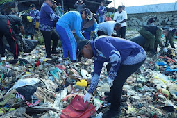 Korps Politekni Sorong Gelar Bersih Pantai 