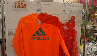 中古品　子供服　１３０㎝　ａｄｉｄａｓ　オレンジ　ウィンドブレーカー　３９０円　Ｈ＆Ｍ　インコプリント　赤　ワンピース　３９０円