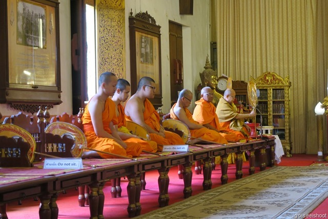 Monks in prayer session at Wat Phra Singh