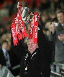 alex ferguson holds carling cup manchester united winners