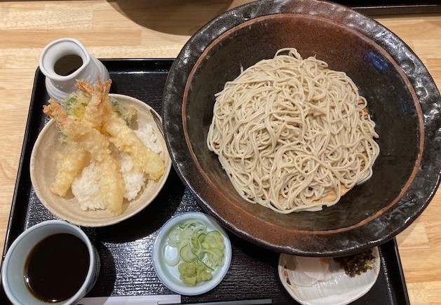 Set of soba and mini tempura bowl