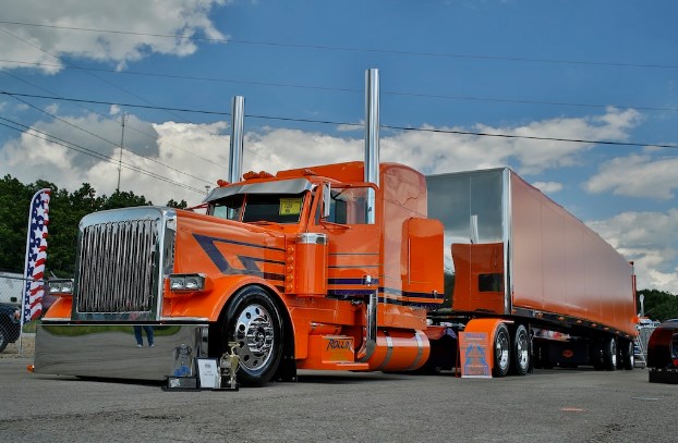 gambar truk keren Peterbilt 389 E