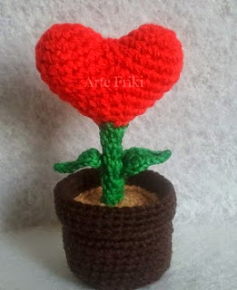 http://artefriki.blogspot.com.es/2015/01/planta-corazon-patron-gratis.html