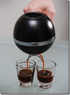 d26e_mypressi_portable_espresso_machine_inuse