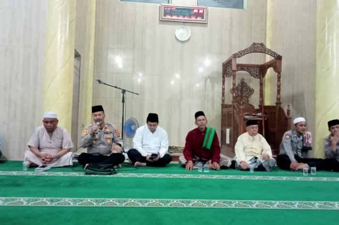 Kapolsek Cibatu Sampaikan Imbauan Kamtibmas dalam Giat Tarawih Keliling ke Desa-desa