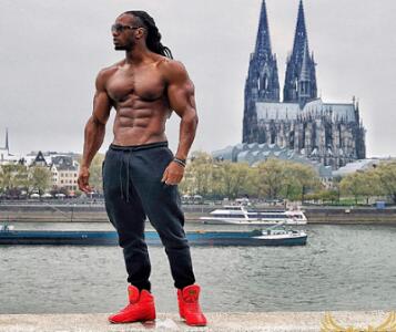 Sunday Morning Hotness: Check out the body on international fitness model, Ulisses Jr (photos)