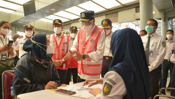 Sidak ke Stasiun dan Terminal, Menhub: Jumlah Penumpang Turun Hampir 90 Persen