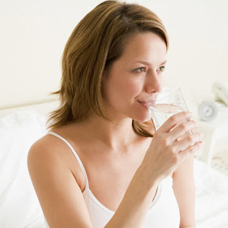 Uống nước nóng có tác dụng giảm ngạt mũi, ngăn ngừa tình trạng mất nước