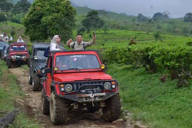 Gambar Offroad Petualangan Seru di Tengah Alam