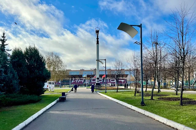 Одинцово, Одинцовский центральный городской парк, стадион «Центральный», стела «В честь 2000-летия от Рождества Христова»