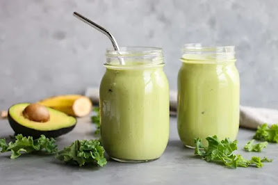 Avocado and Spinach Breakfast Smoothie