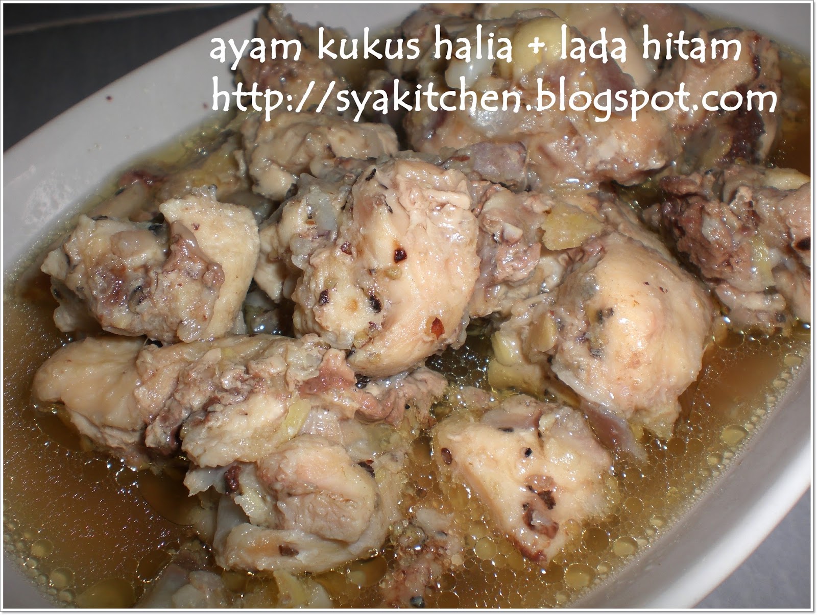 SEg@laNy@ diSiNi: ayam kukus halia + lada hitam