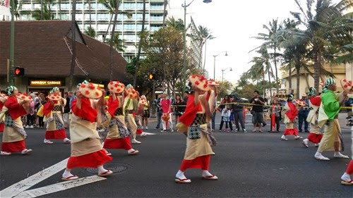 ハワイで踊る遊ぶ