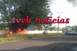 Se incendia vehiculo en unidad habitacional El Coyol en Veracruz