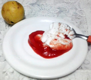 MERENGUE SUIÇO COM CALDA DE GOIABA