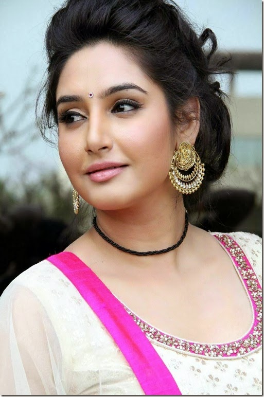 ragini_dwivedi_beautiful_still