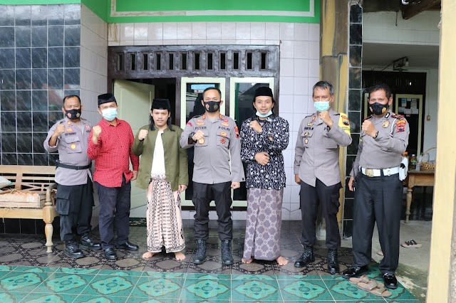 Kapolres Kebumen, AKBP Piter Sambangi Ulama dan Ponpes,Minta Dukungan Untuk Wujudkan Situasi Kamtibas Yang Kondusif 