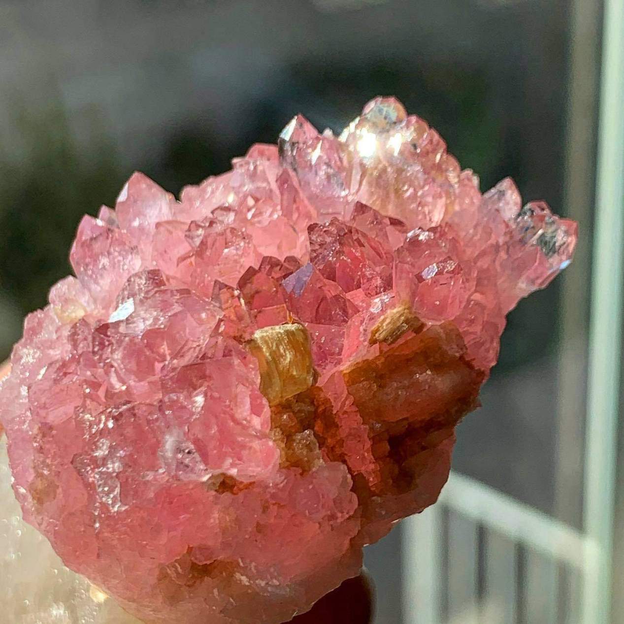 Abastecer cubrir Corroer What is Rose Quartz and What Causes the Pink Color? - Geology In