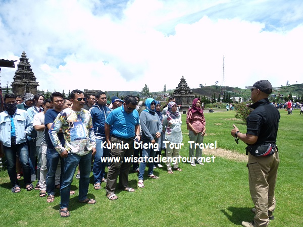 Wisatawan Kurnia Dieng Tour