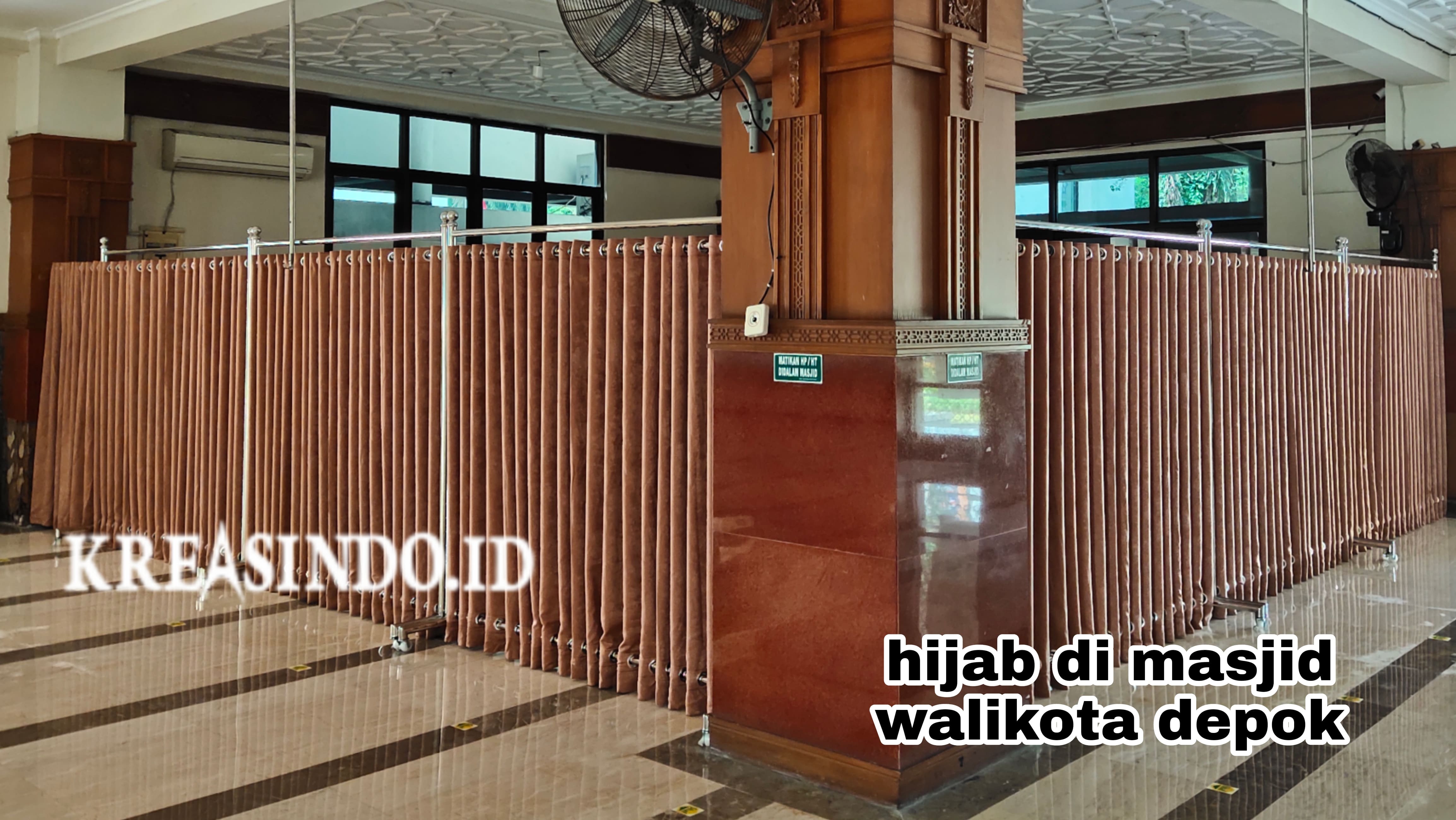 Hijab Masjid pemasangan di Kantor Walikota Depok