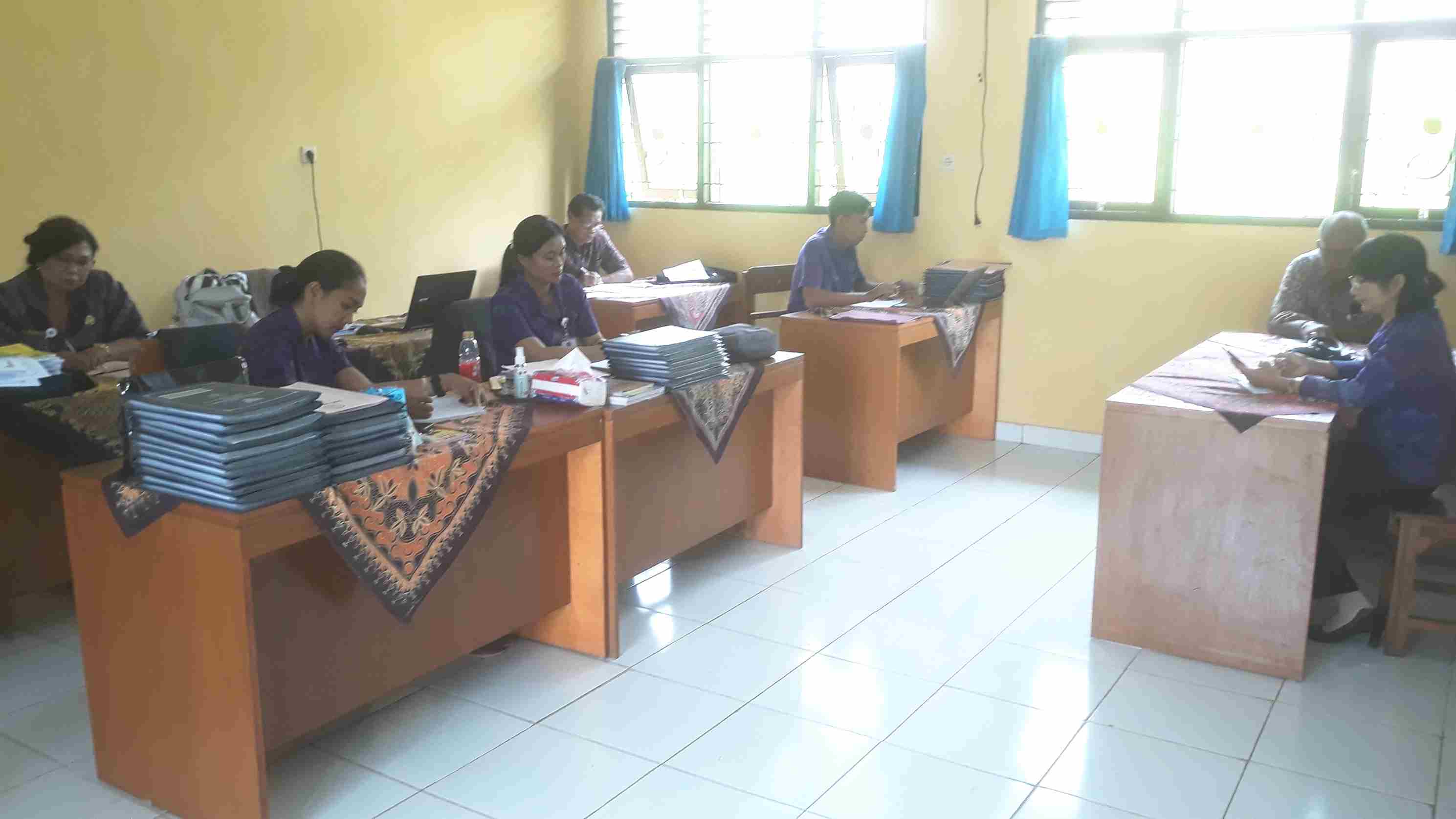 kegiatan rapat rutin, kepala sekolah, dewan guru, pegawai, SDN 3 Nyalian, komunikasi, kolaborasi, kualitas pendidikan, tujuan rapat rutin, manfaat rapat rutin, agenda rapat, presentasi laporan kegiatan, diskusi, pengumuman, tindak lanjut, harapan dan tujuan, peningkatan kualitas pendidikan, SDN 3 Nyalian