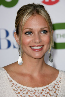 Celebrity Hairstyles: A.J. Cook Hairstyles