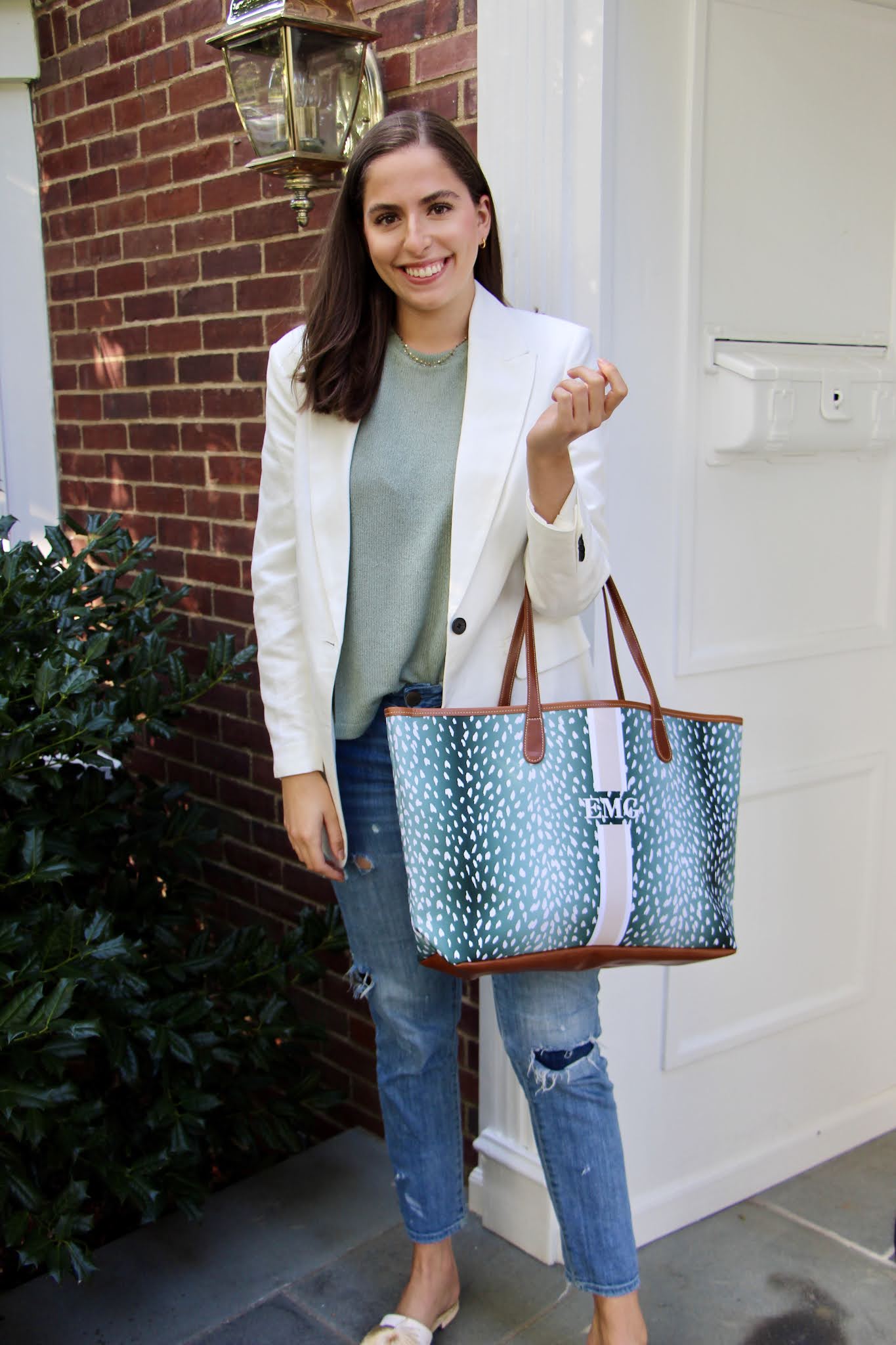 boyfriend jeans, ripped jeans, white blazer, white oversized blazer, h&m, barrington tote bag,