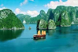 (Vietnam) – Enjoy full memories in Halong Bay